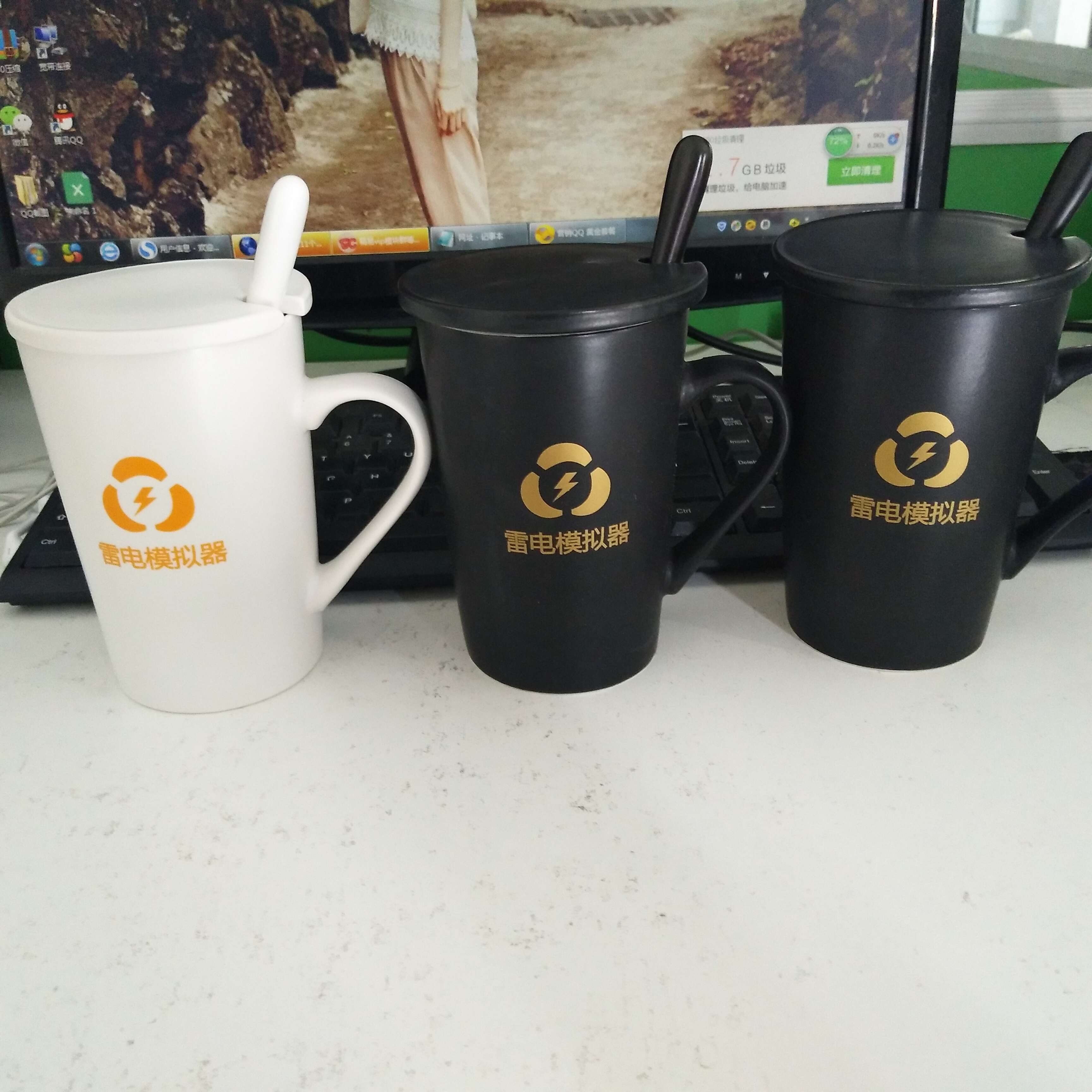 8月官网活动开启！评论送雷电吃鸡三级包和精美周边~